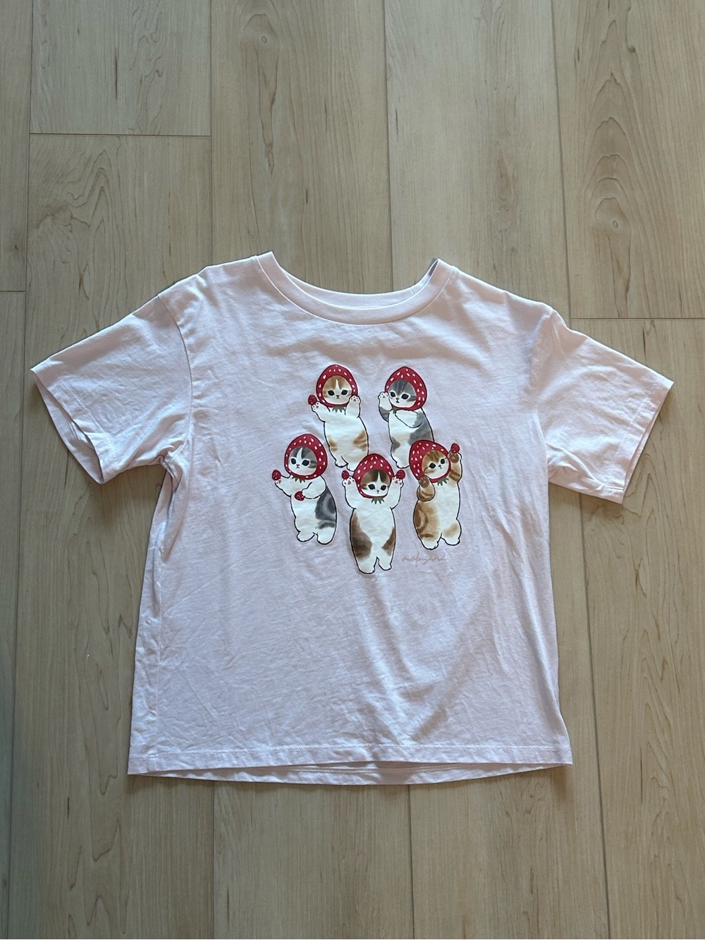 Uniqlo Mofusand light pink t-shirt